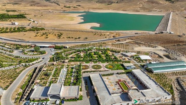 نمای ظاهری مجتمع گردشگری گلستانکوه